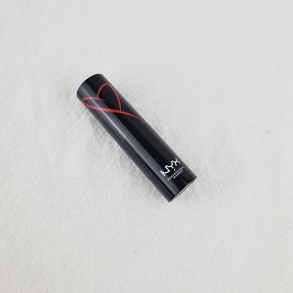 LAST ONE ❤️ NYX shout loud satin Lipstick Shade Cherry Charm - Picture 6 of 7